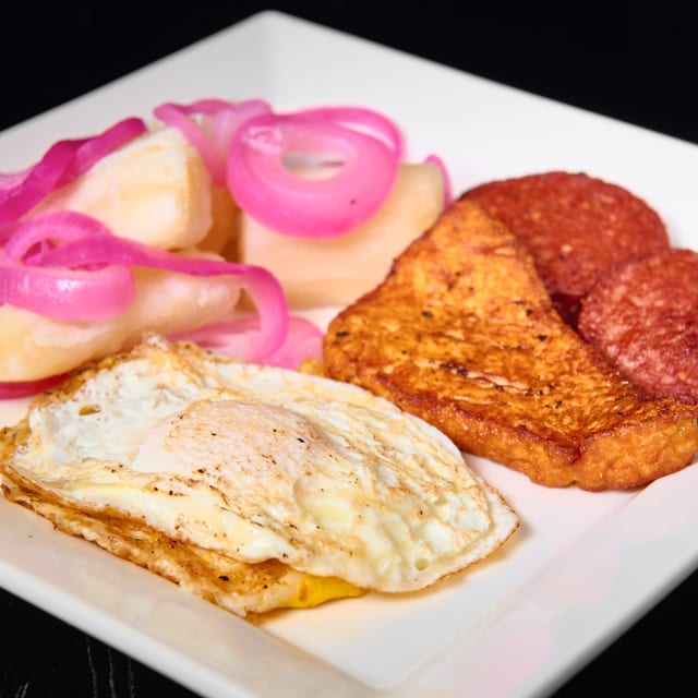 Yuca Con 3 Golpes- Cassava W/ 3 Hits.