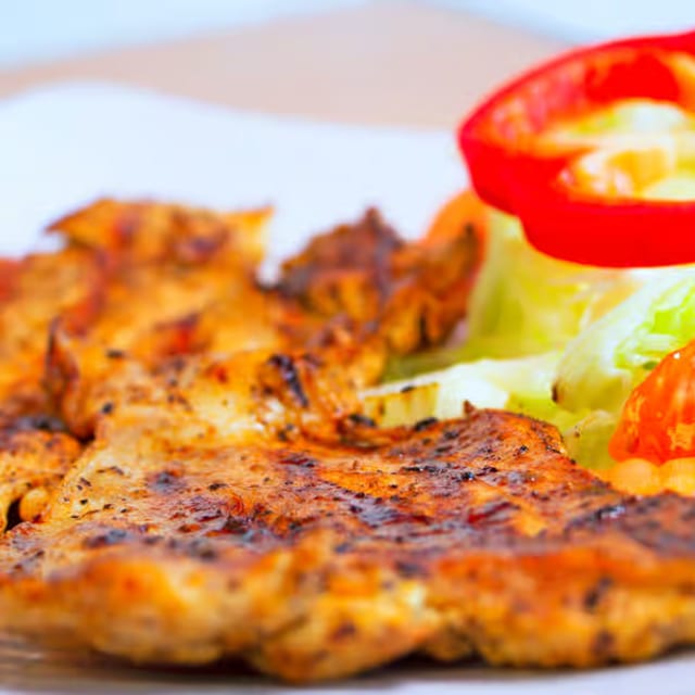 Ensalada De Pollo A La Parrilla Large Plate.